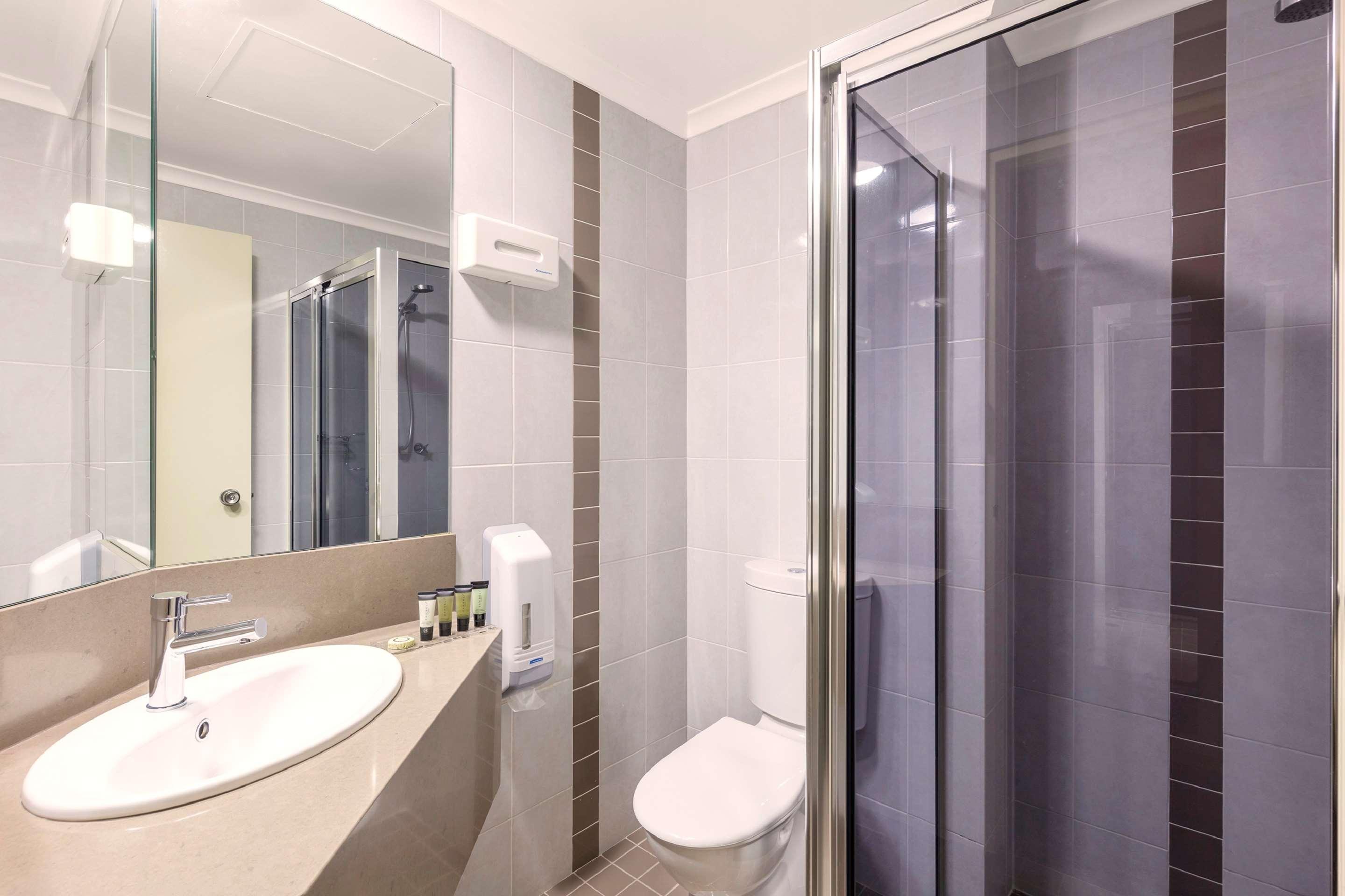 Garden City Hotel, Best Western Signature Collection Canberra Exterior photo