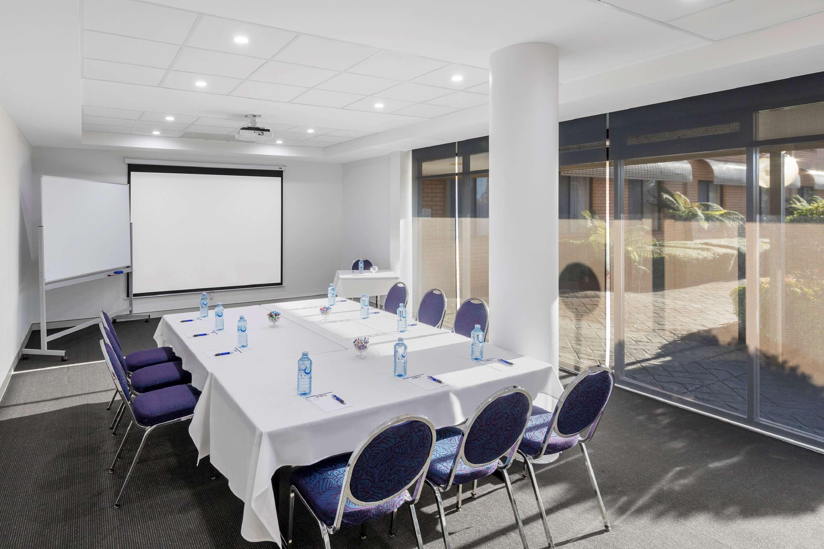 Garden City Hotel, Best Western Signature Collection Canberra Exterior photo