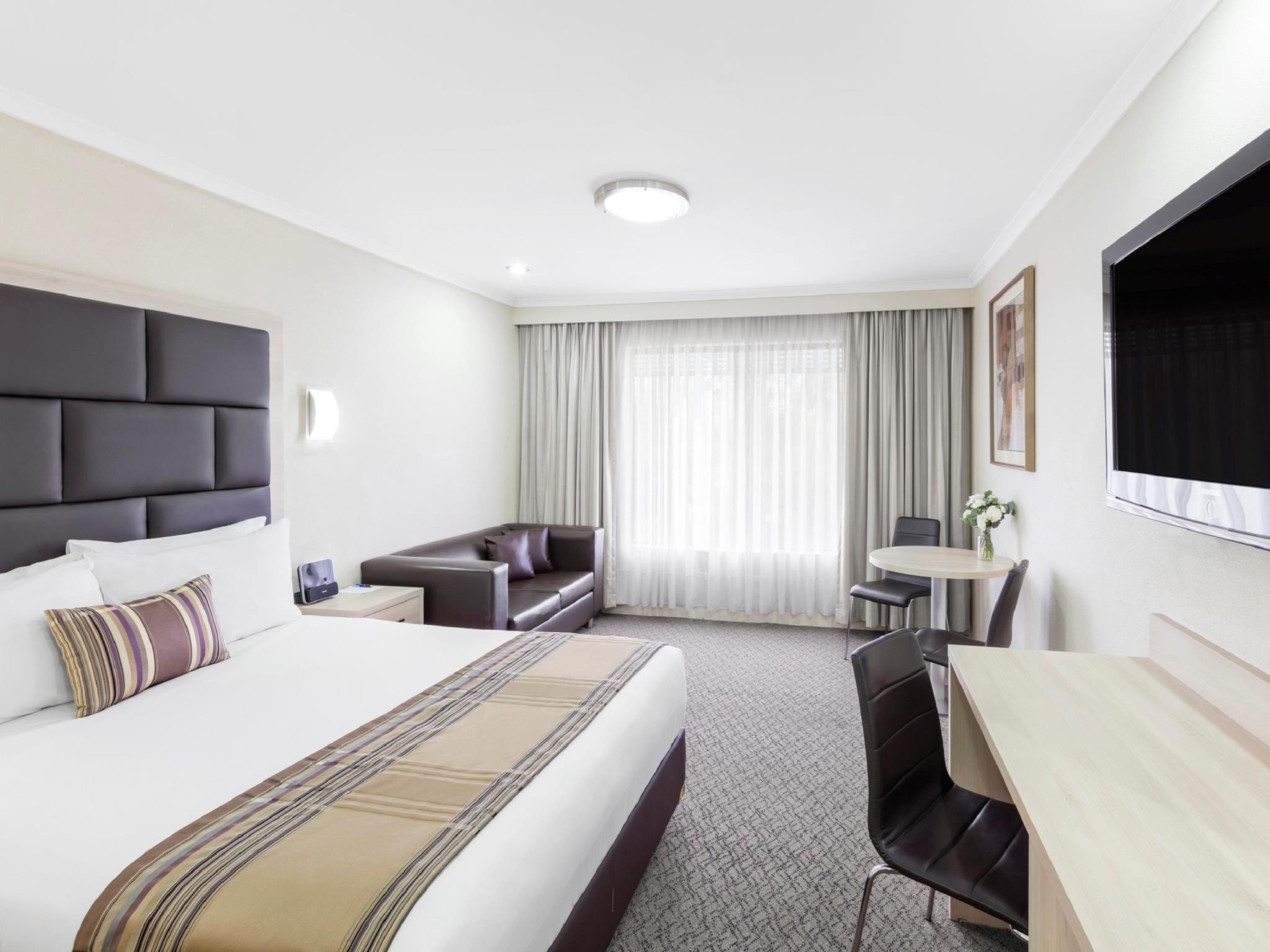 Garden City Hotel, Best Western Signature Collection Canberra Exterior photo