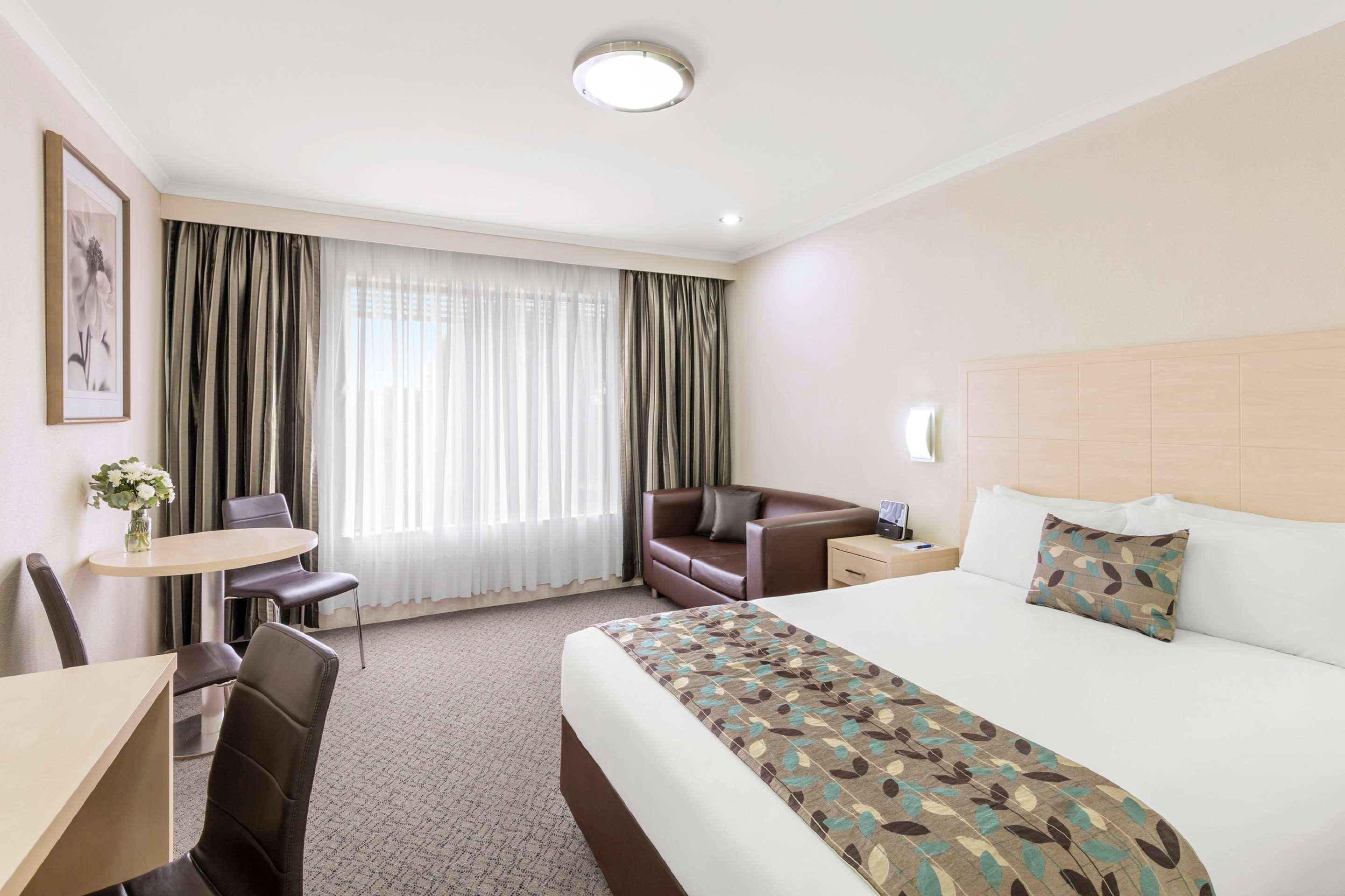 Garden City Hotel, Best Western Signature Collection Canberra Exterior photo