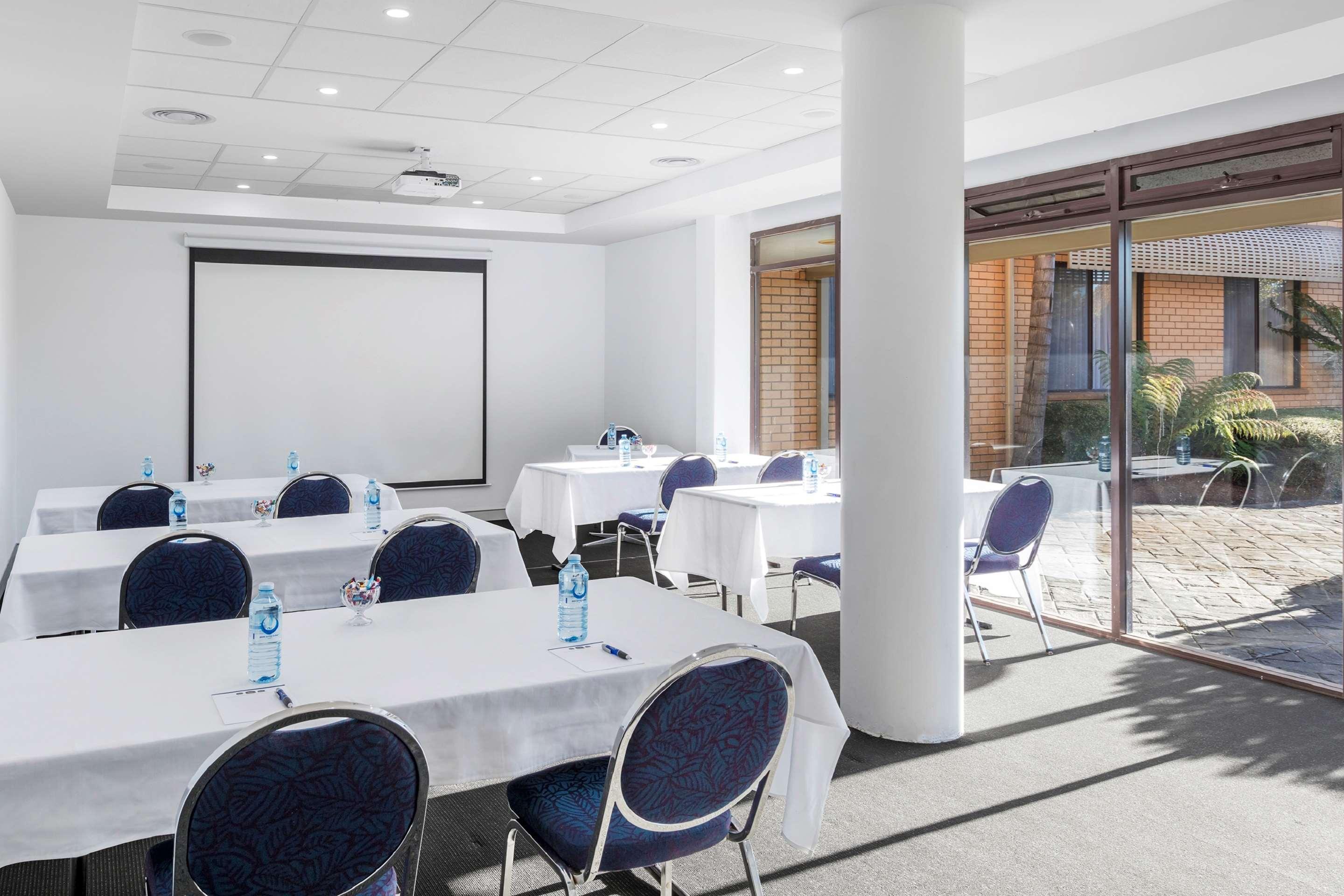 Garden City Hotel, Best Western Signature Collection Canberra Exterior photo