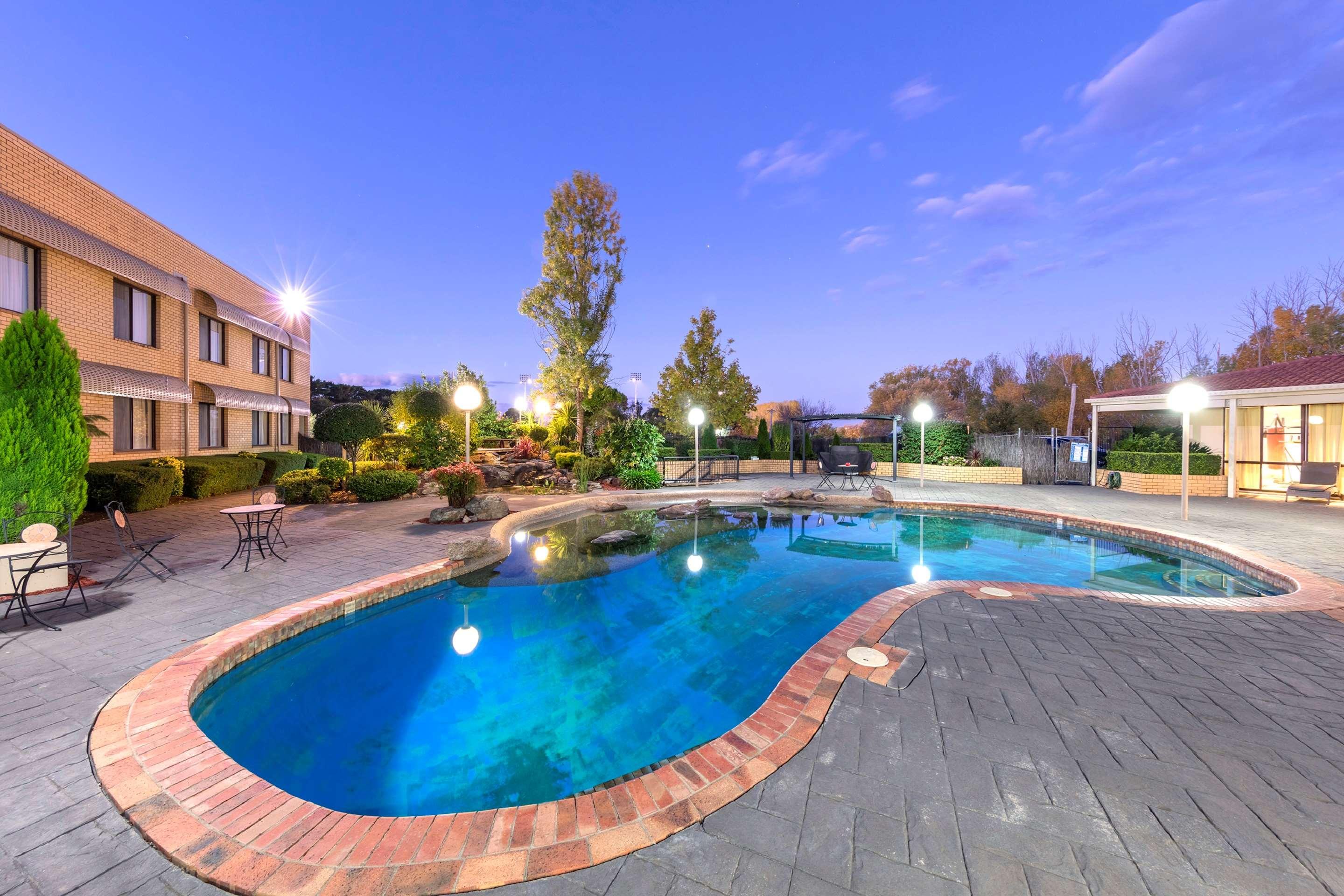 Garden City Hotel, Best Western Signature Collection Canberra Exterior photo