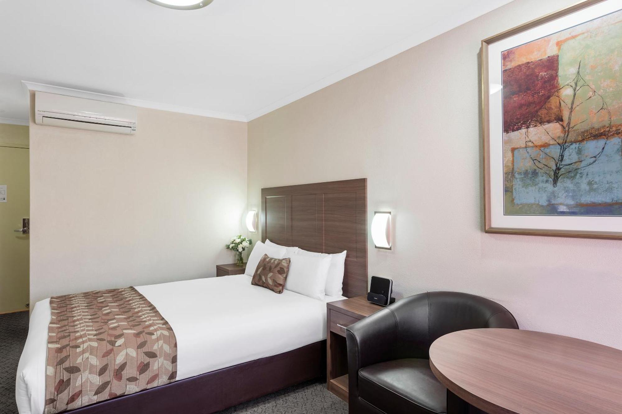 Garden City Hotel, Best Western Signature Collection Canberra Exterior photo