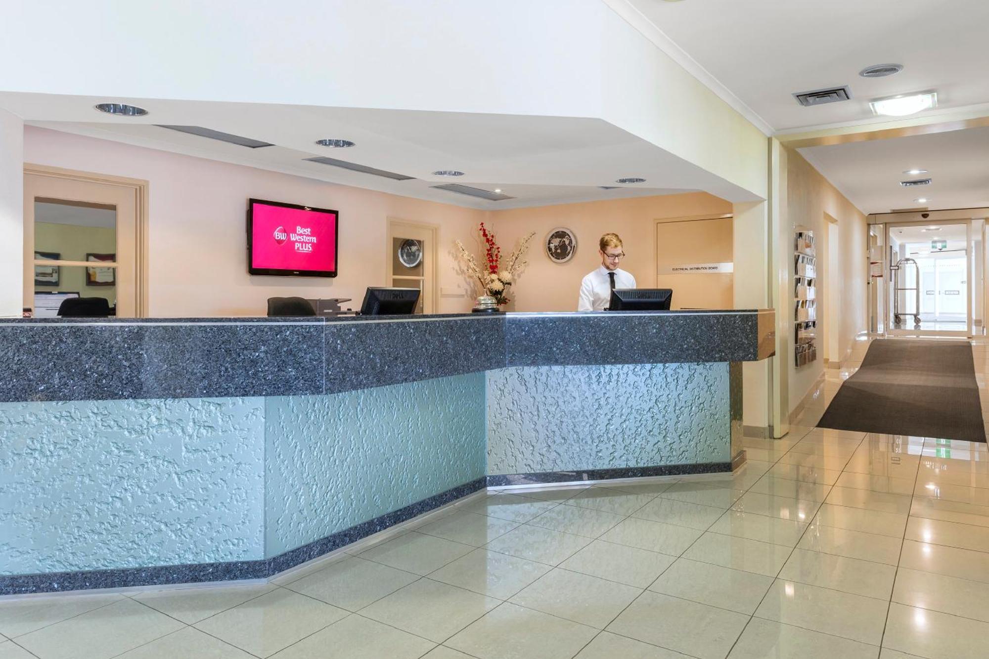 Garden City Hotel, Best Western Signature Collection Canberra Exterior photo