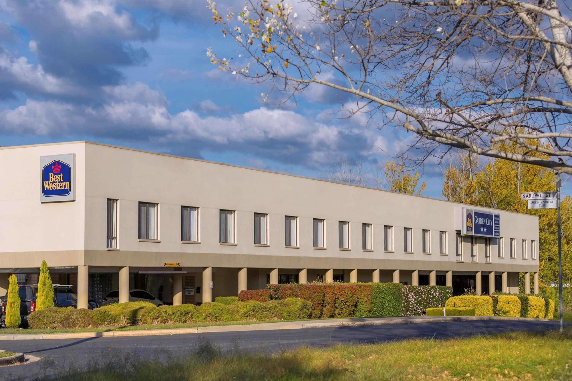 Garden City Hotel, Best Western Signature Collection Canberra Exterior photo