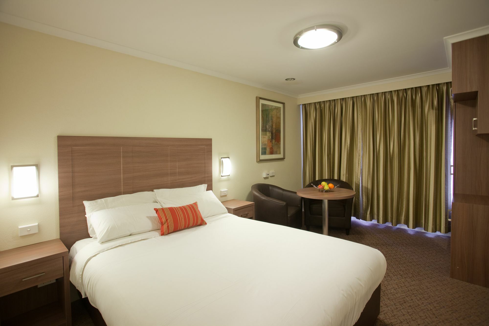 Garden City Hotel, Best Western Signature Collection Canberra Exterior photo