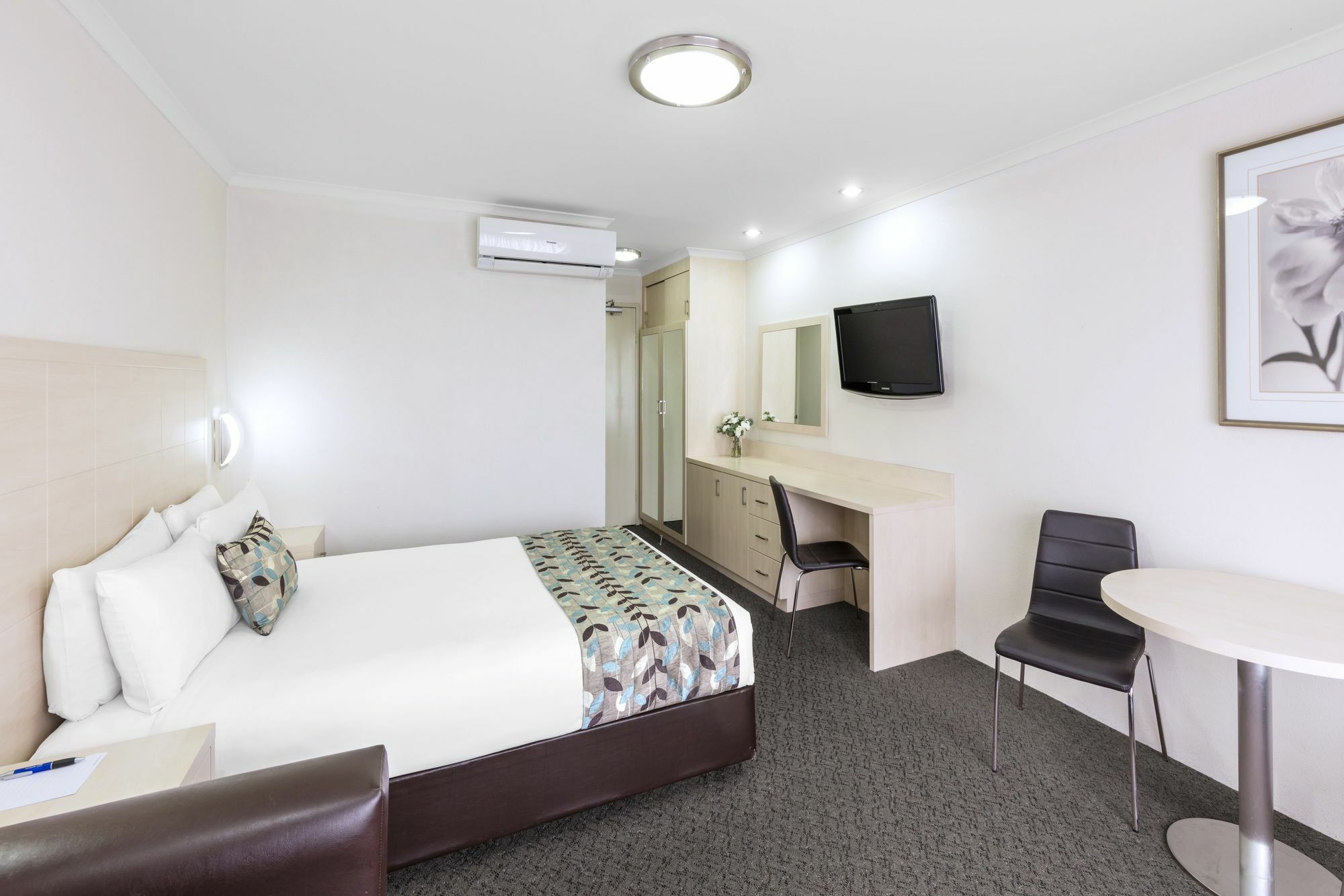 Garden City Hotel, Best Western Signature Collection Canberra Exterior photo