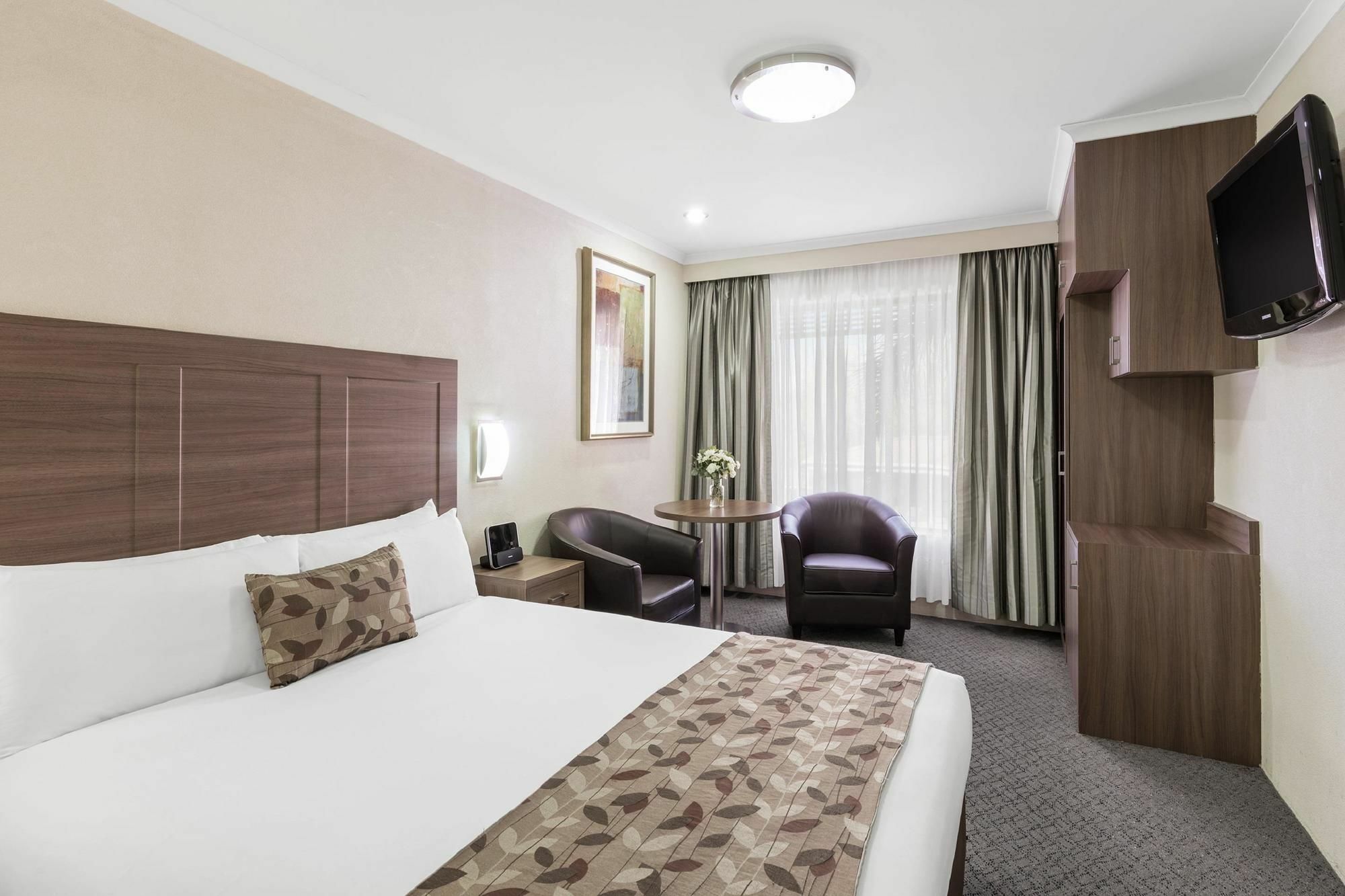 Garden City Hotel, Best Western Signature Collection Canberra Exterior photo